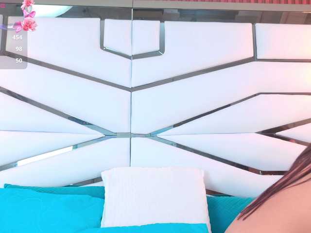 YesyHills live cam on BongaCams