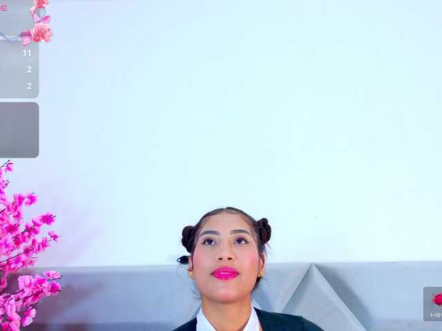 YesyHills live cam on BongaCams