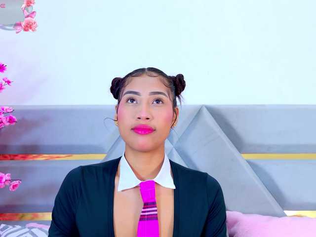 YesyHills live cam on BongaCams