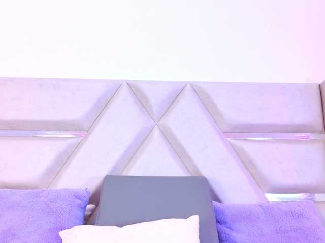 YesyHills live cam on BongaCams