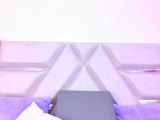 YesyHills live cam on BongaCams