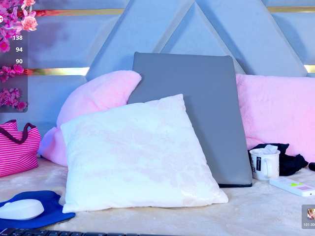 YesyHills live cam on BongaCams