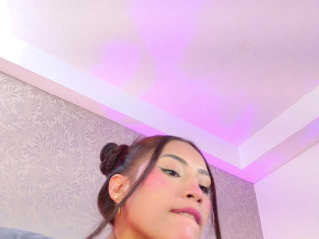 YesyHills's BongaCams show and profile