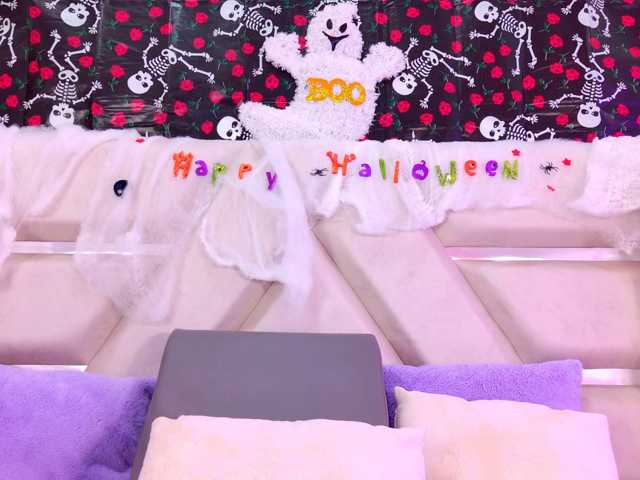 YesyHills live cam on BongaCams
