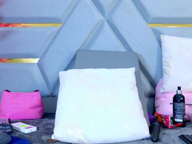 YesyHills live cam on BongaCams