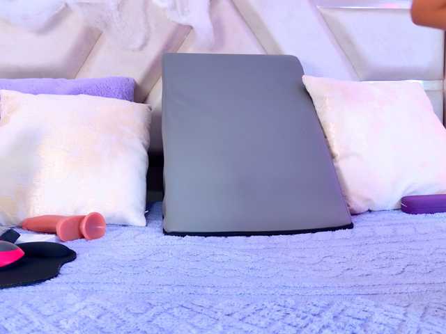YesyHills live cam on BongaCams