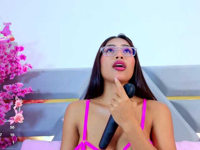YesyHills live cam on BongaCams