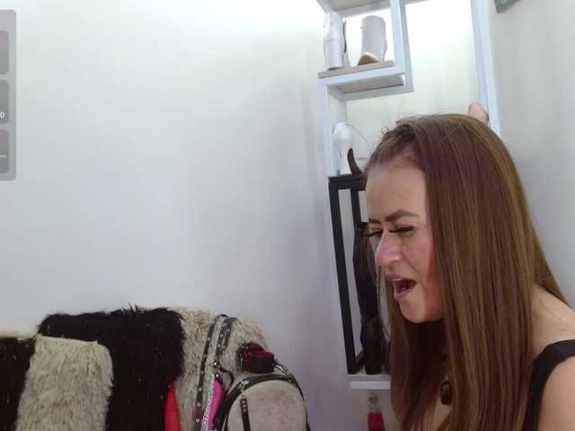 MAGHENTA live webcam show