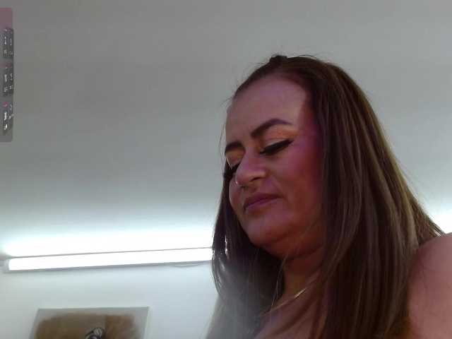 MAGHENTA live webcam show
