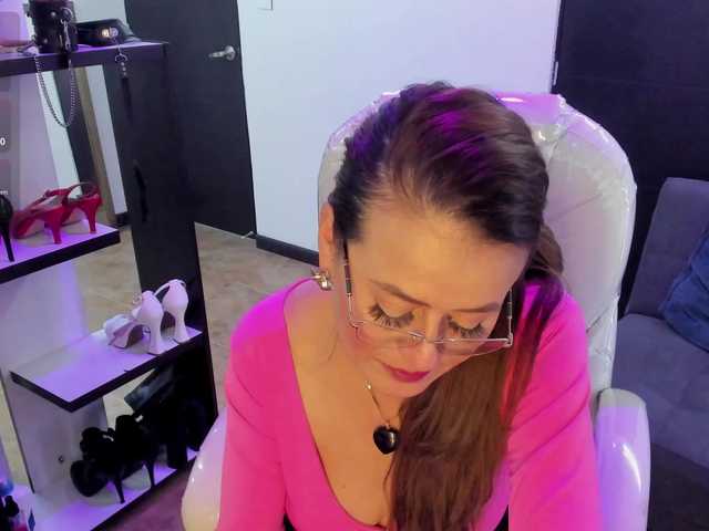 Sex chat gratuit in direct cu MAGHENTA pe BongaCams