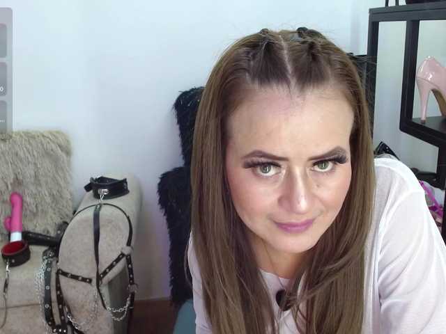 MAGHENTA live webcam show