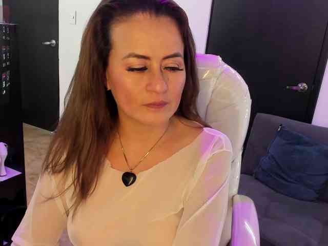 MAGHENTA MAGHENTA