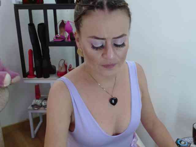 MAGHENTA MAGHENTA