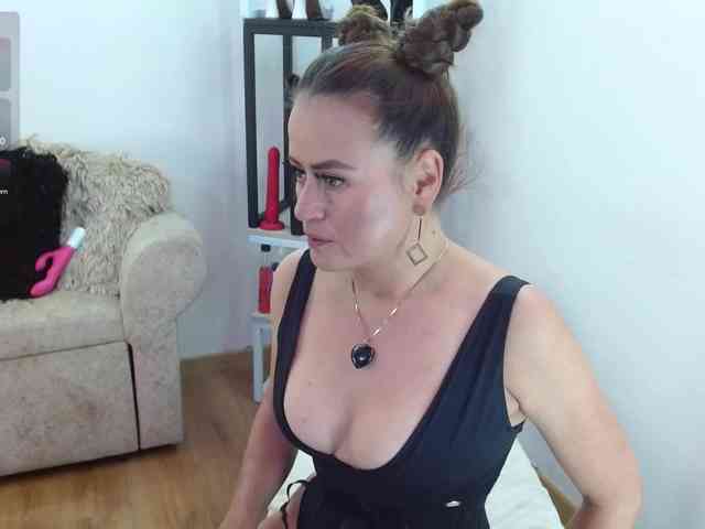 MAGHENTA MAGHENTA