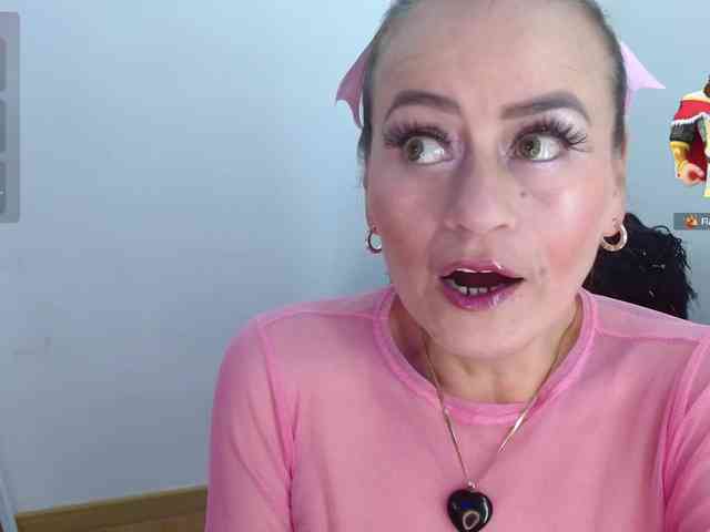 MAGHENTA's webcam live show