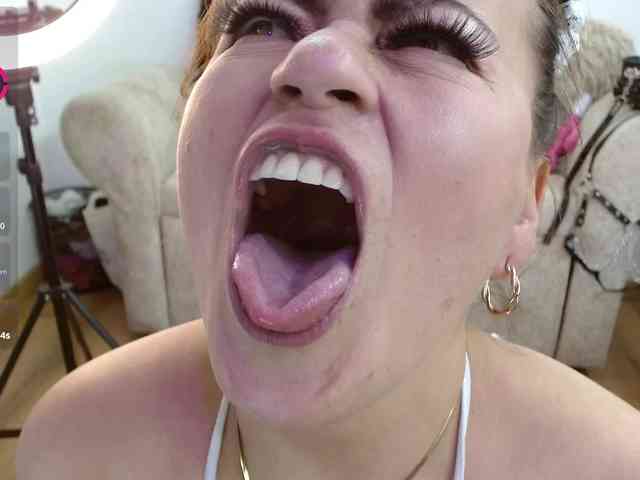 MAGHENTA MAGHENTA