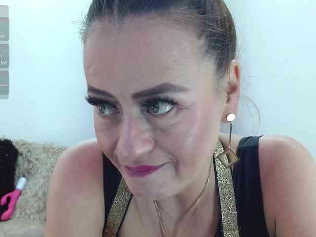 MAGHENTA MAGHENTA