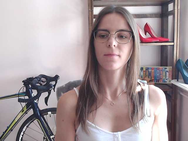 MegiKiss's BongaCams show and profile