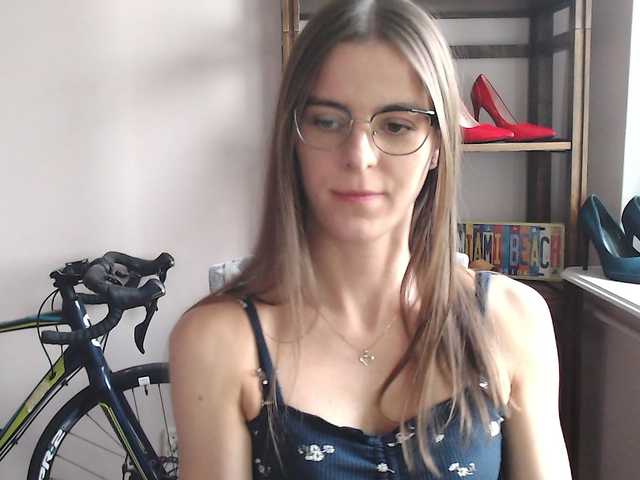 le modèle MegiKiss est en webcam porno dans un show sur le site bongacams, il possède les tags suivants: White/Caucasian,Brunette,Shaved