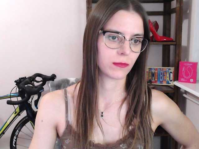 MegiKiss live cam preview