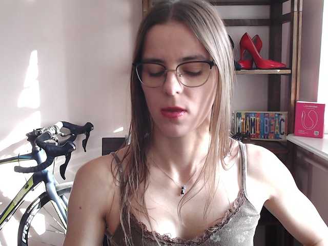 MegiKiss live cam preview