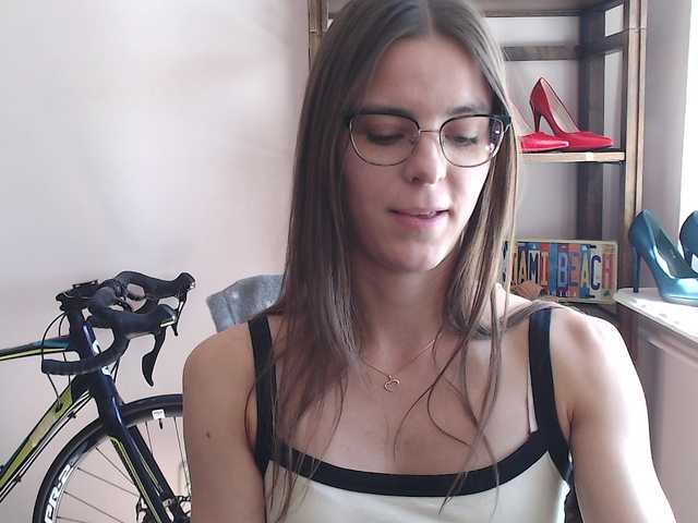 le modèle MegiKiss est en webcam porno dans un show sur le site bongacams, il possède les tags suivants: White/Caucasian,Brunette,Shaved