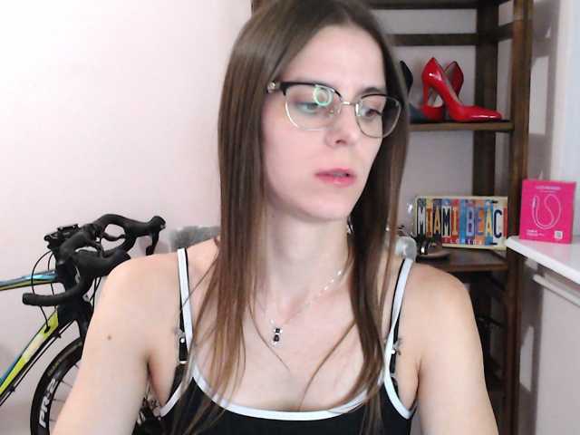 MegiKiss live cam preview