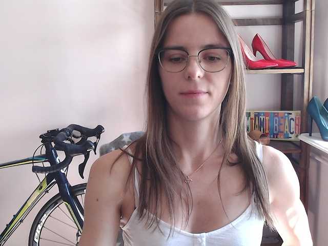 MegiKiss's BongaCams show and profile