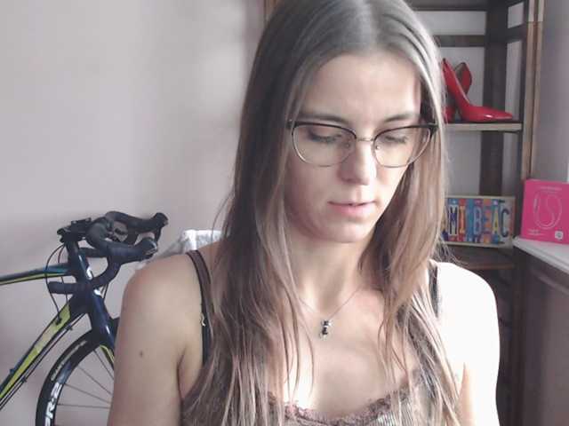 MegiKiss live cam preview
