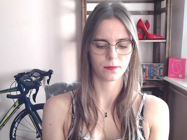 MegiKiss live cam preview