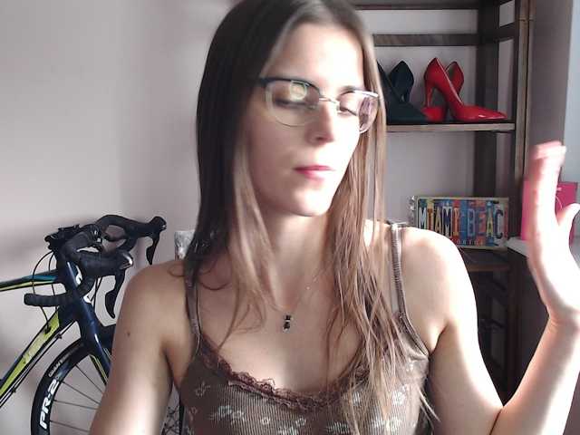MegiKiss live cam preview