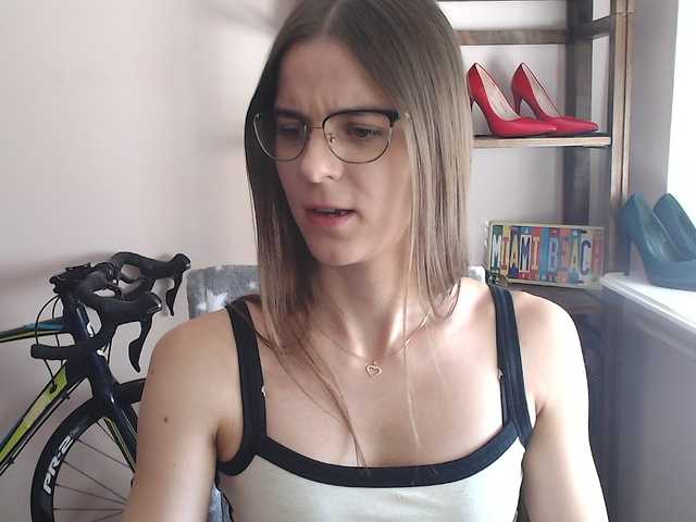 megikiss live sex show