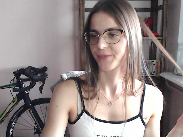 MegiKiss live cam preview