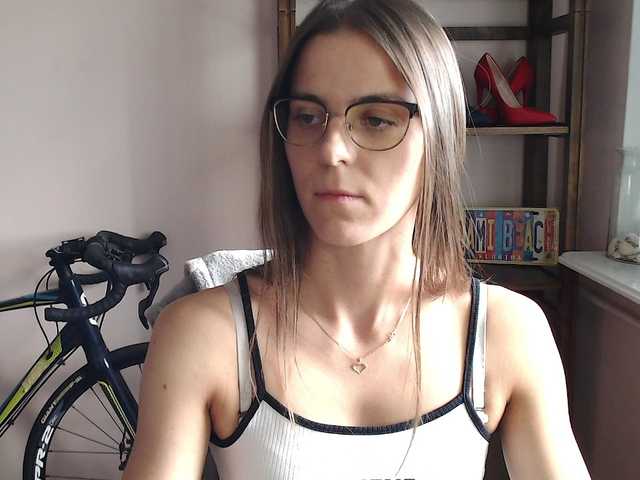 MegiKiss live cam preview