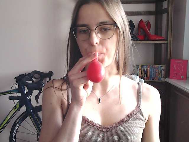 MegiKiss live cam preview