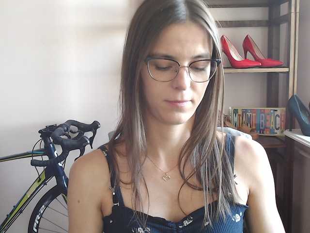 MegiKiss's BongaCams show and profile