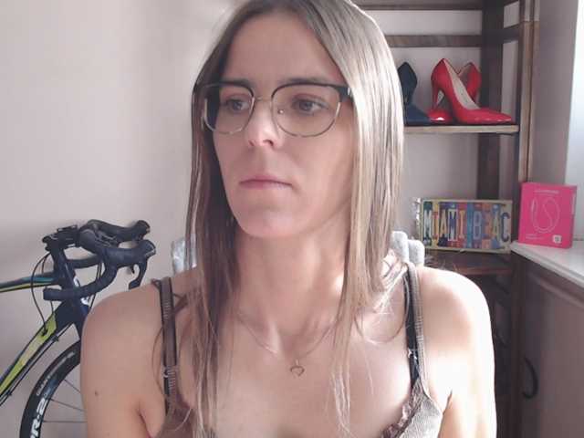 MegiKiss live cam on BongaCams