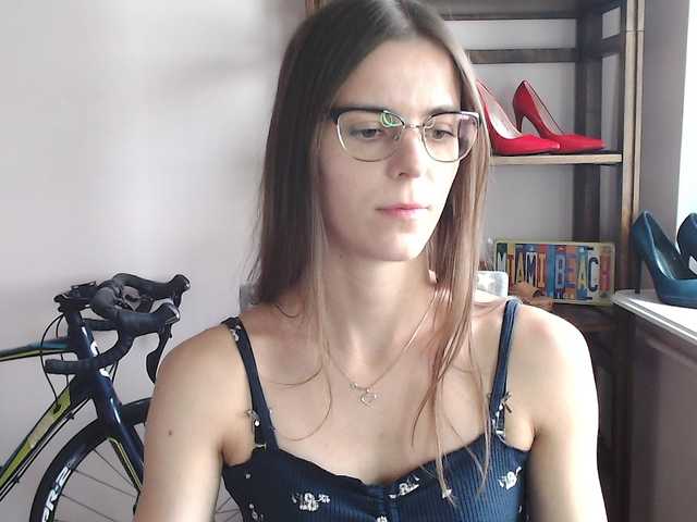 le modèle MegiKiss est en webcam porno dans un show sur le site bongacams, il possède les tags suivants: White/Caucasian,Brunette,Shaved