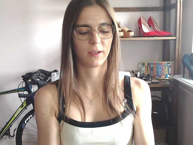Chat with MegiKiss live cam