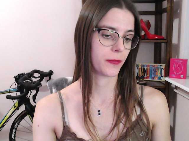 MegiKiss live cam preview