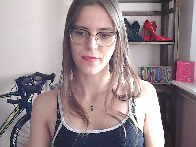 MegiKiss live cam preview