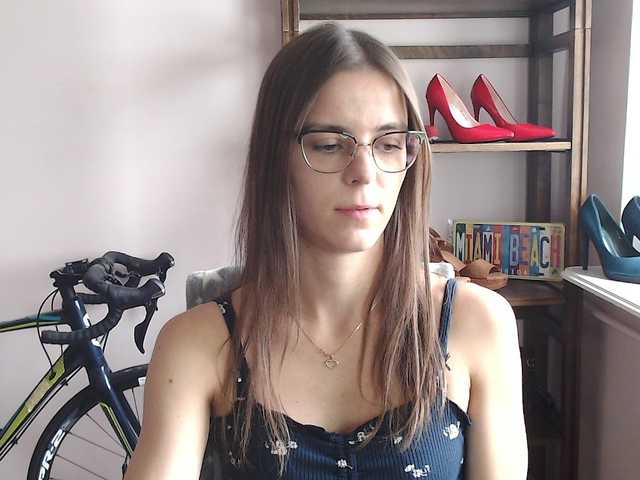 le modèle MegiKiss est en webcam porno dans un show sur le site bongacams, il possède les tags suivants: White/Caucasian,Brunette,Shaved