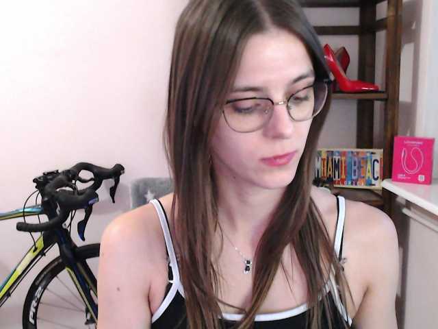 MegiKiss live cam preview