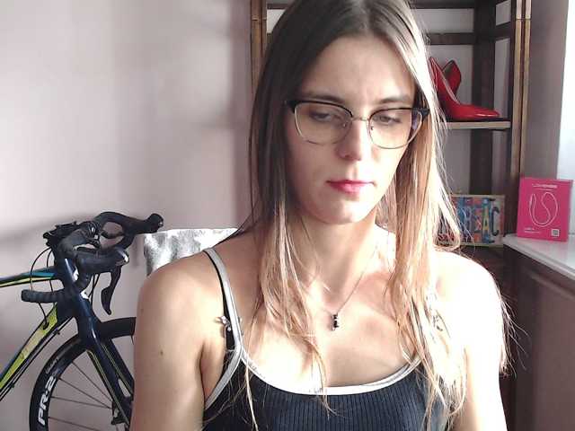 MegiKiss live cam preview