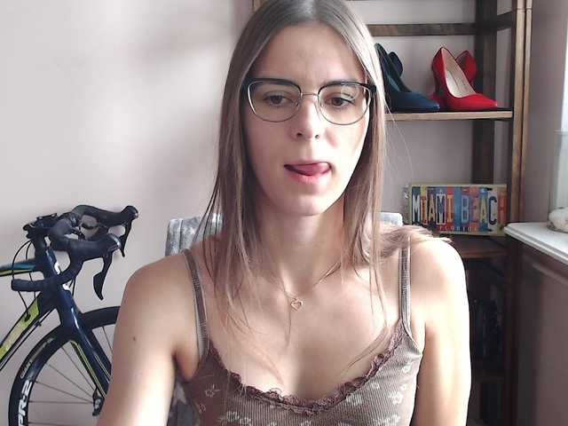 MegiKiss live cam