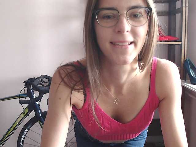 MegiKiss's BongaCams show and profile