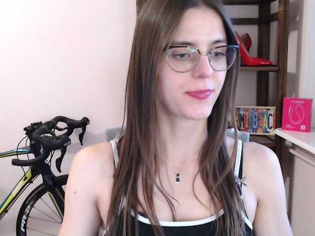 MegiKiss live cam preview