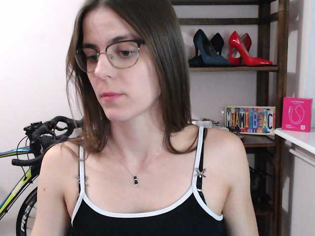 MegiKiss live cam preview