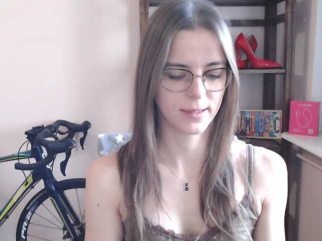 MegiKiss live cam preview