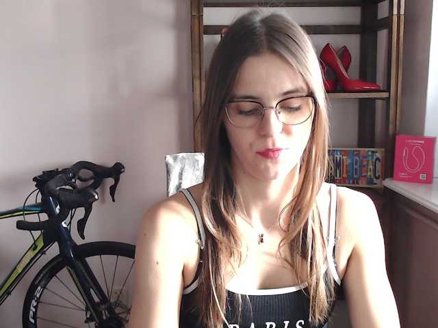 MegiKiss live cam preview
